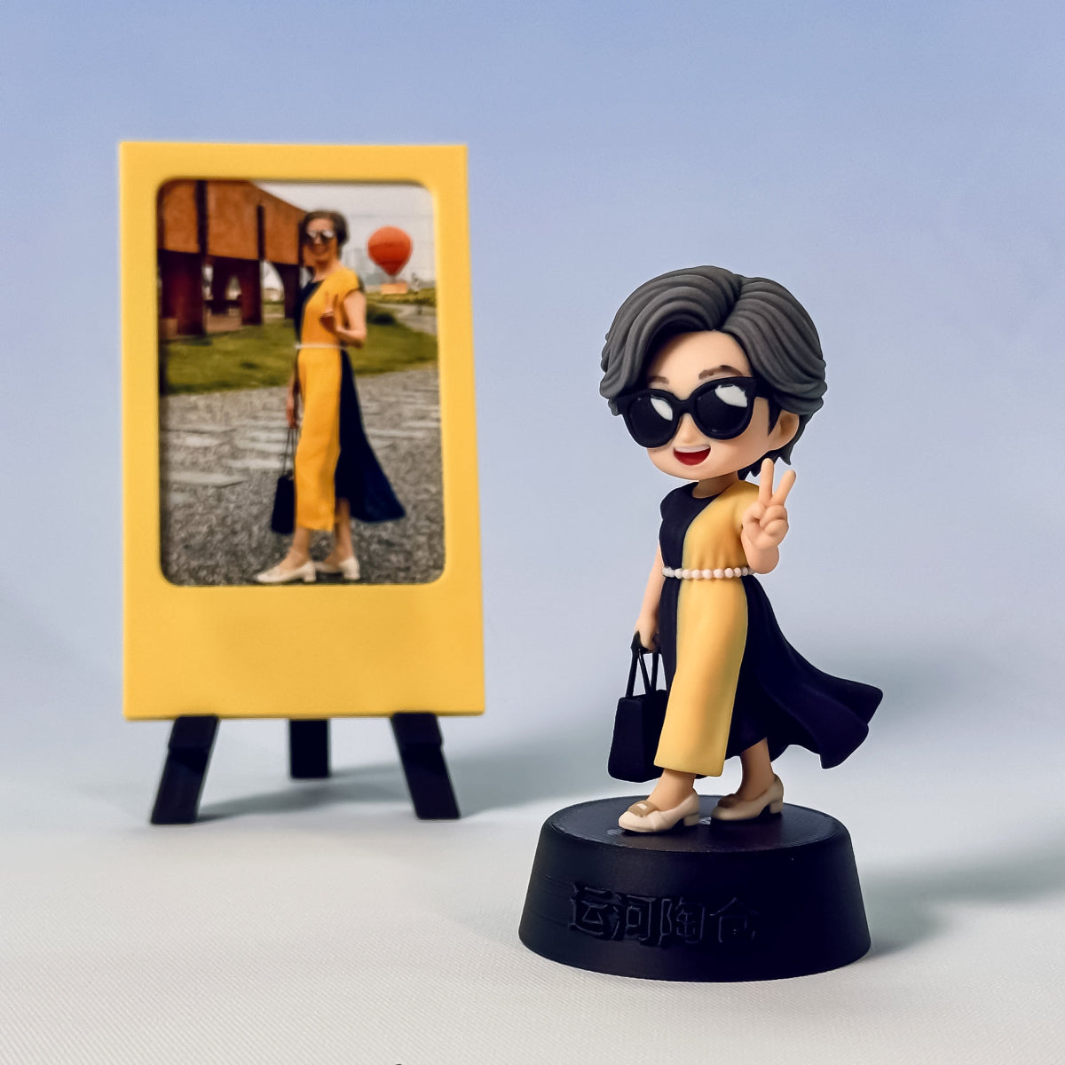 Single or couple custom figures created from a portrait photo by Momentfig